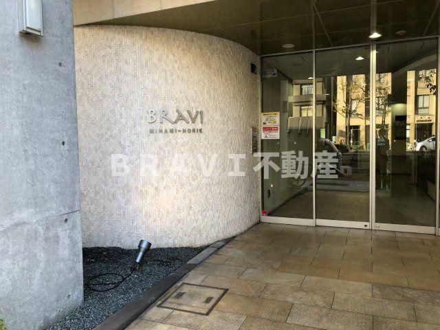エントランス　【BRAVI南堀江】落ち着いたエントランスです