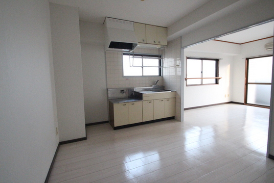 居室・リビング　※他号室の写真です