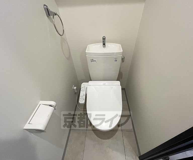 トイレ　広い洗面台。