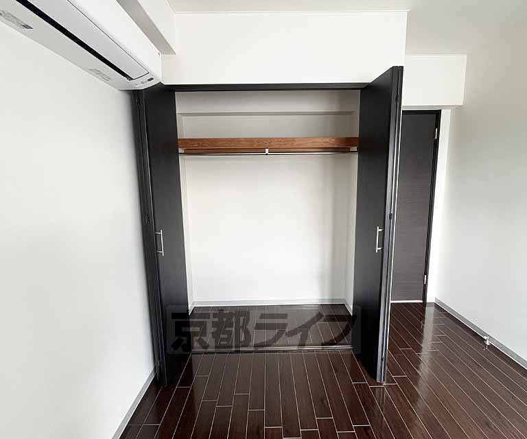 収納　清潔感のある洋式トイレ。