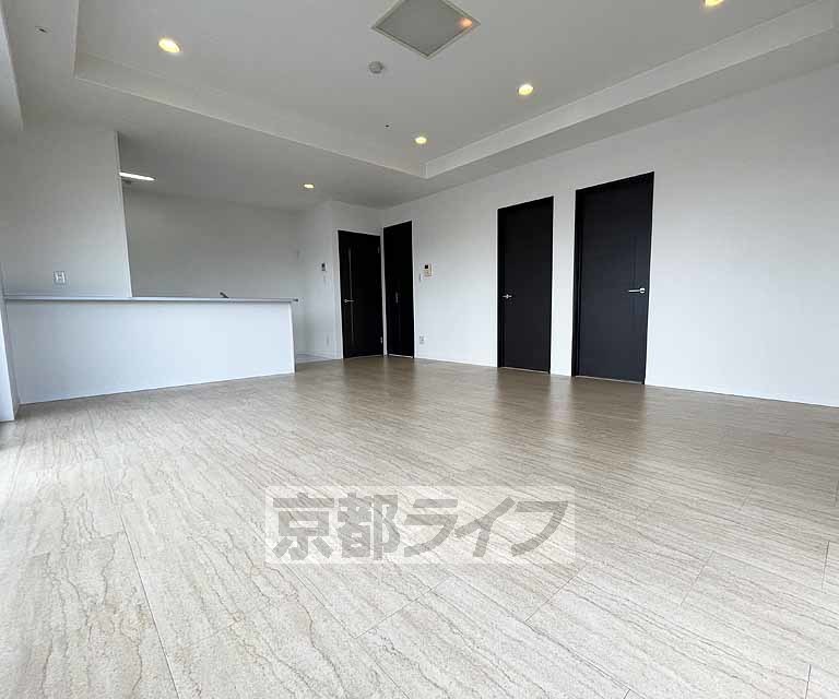 居室・リビング　広く明るいリビング。