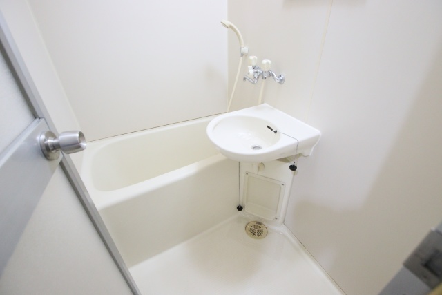 バス・シャワールーム　※別部屋の参考写真の為、原状優先です。