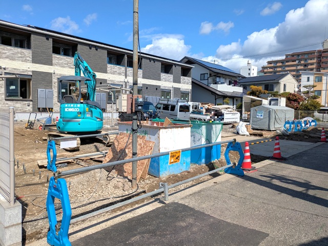 駐車場　建築中