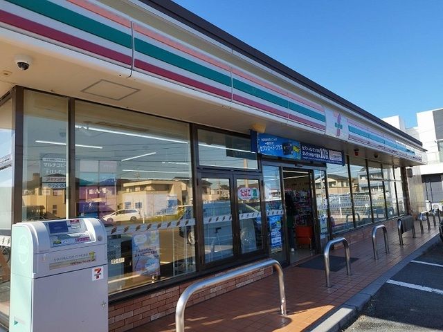 コンビニ　セブンイレブン（コンビニ）まで300m