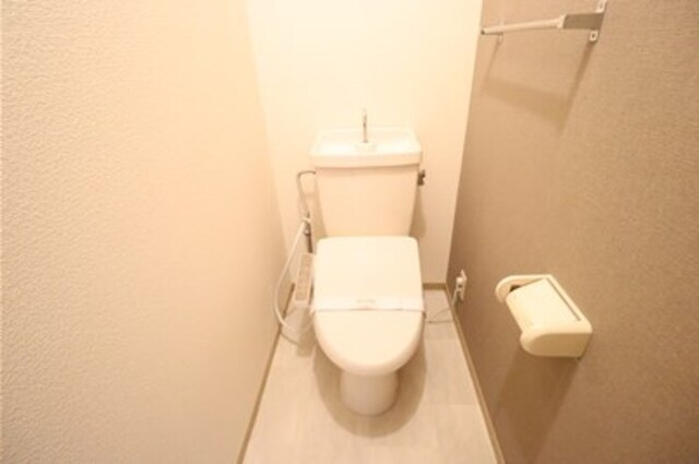 トイレ　温水洗浄暖房便座