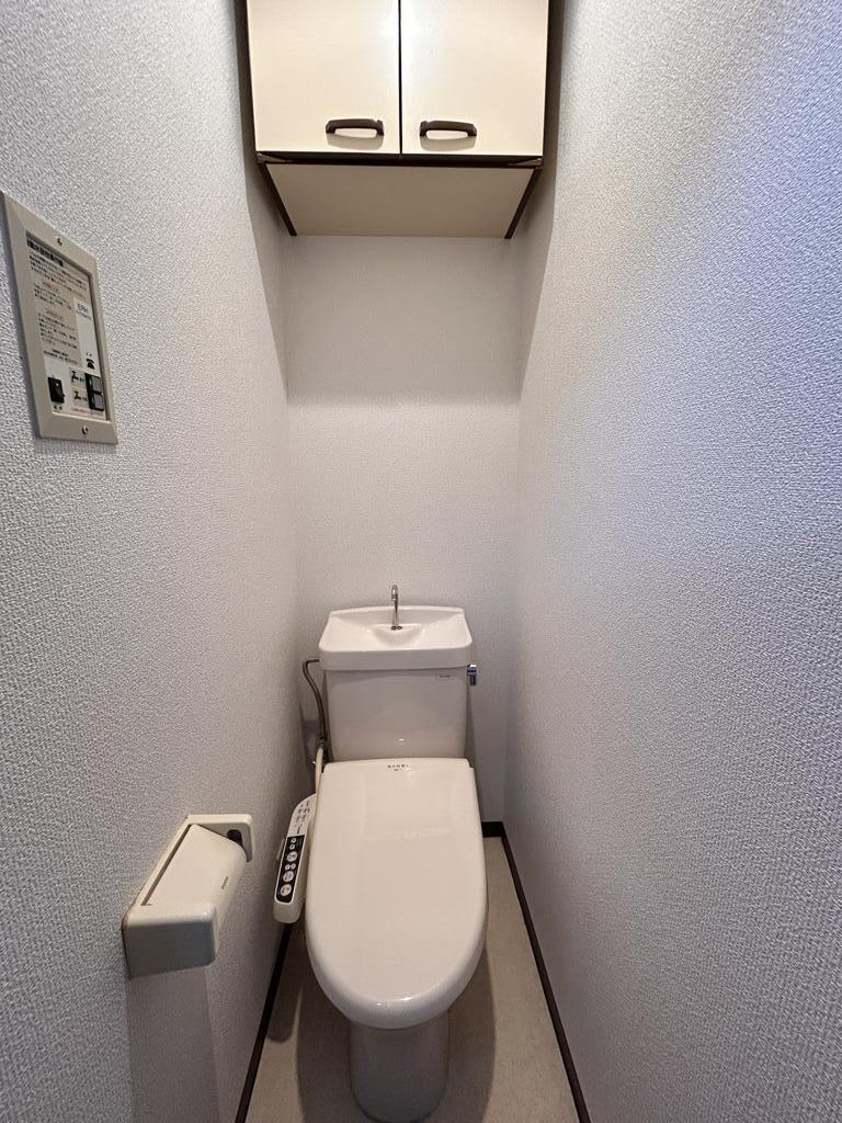 トイレ　※画像は同物件の別部屋参考画像になります。