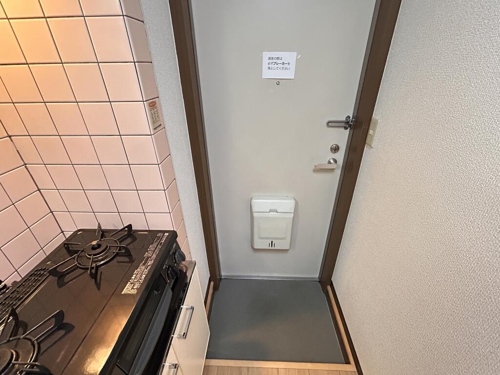 玄関　※画像は同物件の別部屋参考画像になります。