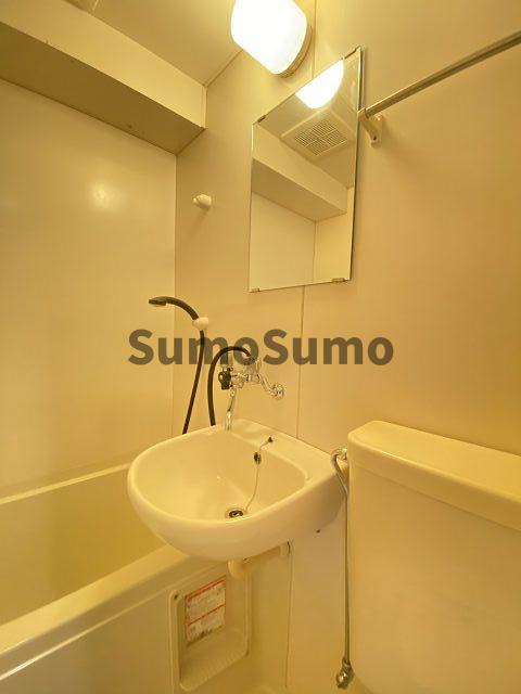 洗面設備　脱衣スペースもあります