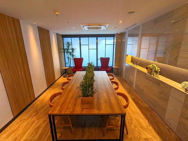 ロビー　1FビジネスラウンジWi-Fi完備