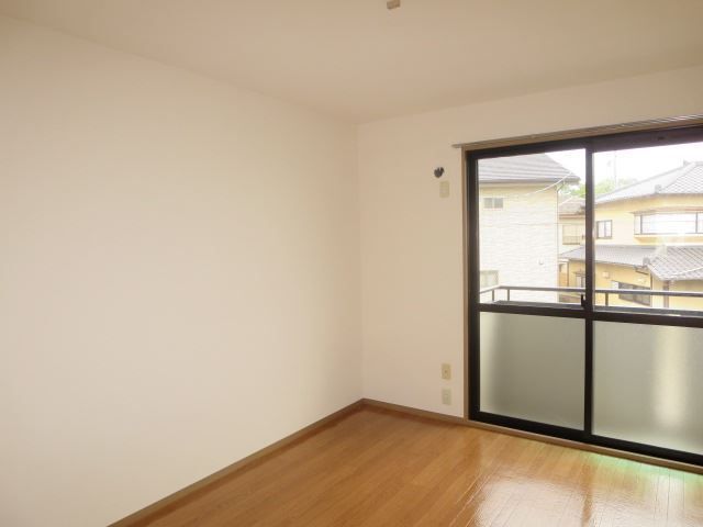 居室・リビング　２０１号室の写真を利用しています。