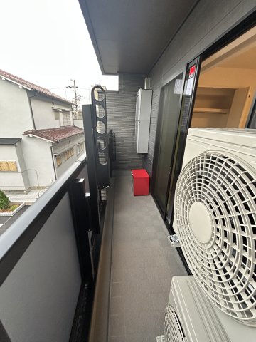 バルコニー　落ち着いたエントランスです