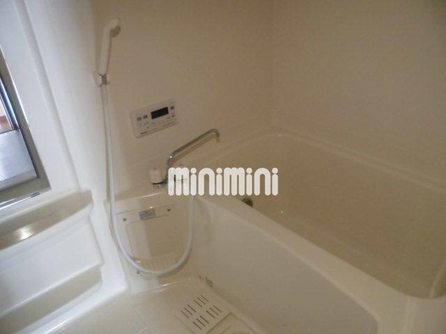 バス・シャワールーム　追い焚き付きのお風呂です