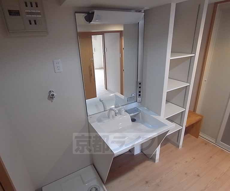 洗面設備　オシャレな洗面台。