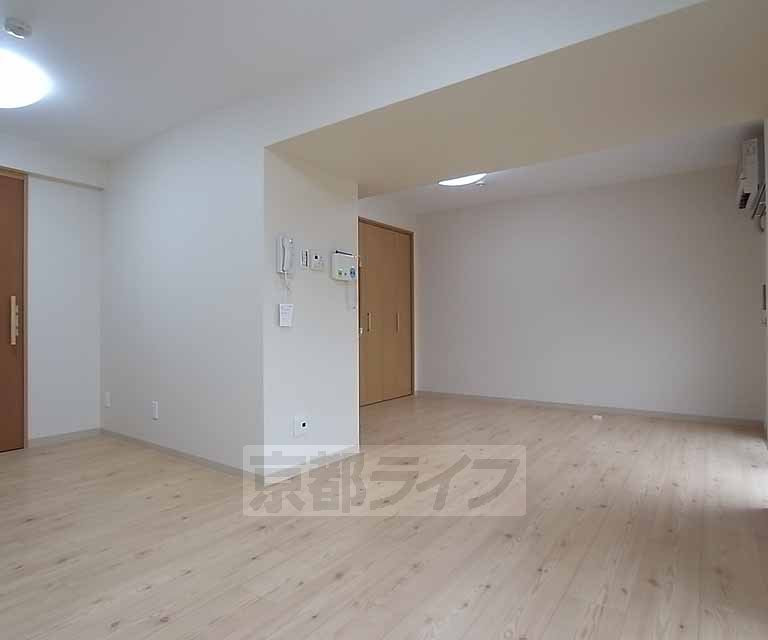 居室・リビング　開放感あるリビングルーム。