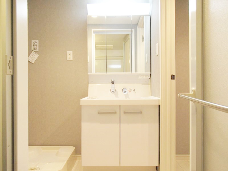 洗面設備　身支度に欠かせない独立洗面台♪