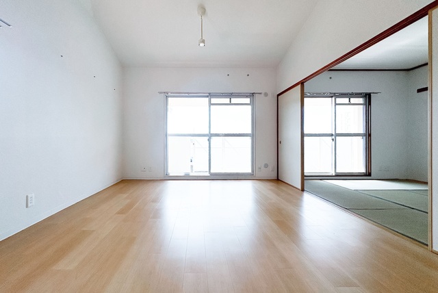 キッチン　木目調で温かみが感じられるキッチン