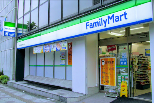 コンビニ　ファミリーマート 東五反田桜田通り店（コンビニ）まで332m