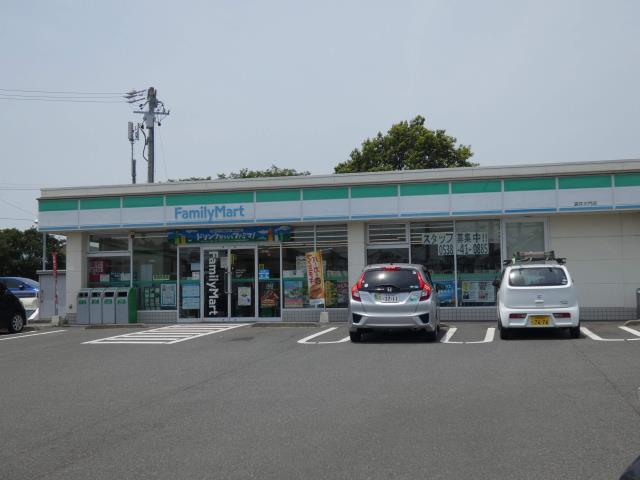 コンビニ　ファミリーマート（コンビニ）まで176m