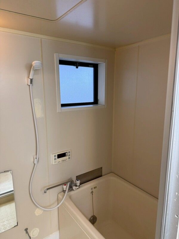 バス・シャワールーム　コンパクトで使いやすいお風呂です