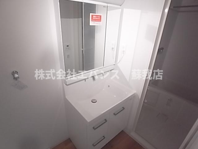 洗面設備　朝の支度にも助かる、独立の洗髪洗面化粧台