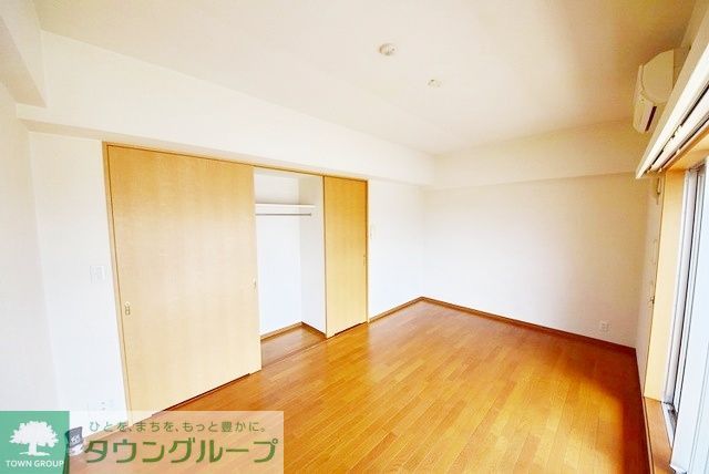 居室・リビング　広々、9.4帖フローリング洋室