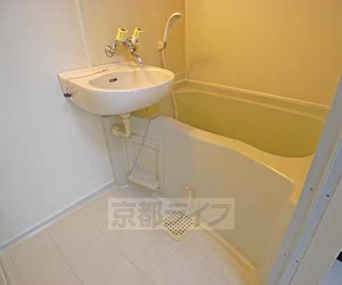 バス・シャワールーム　案外風呂広め