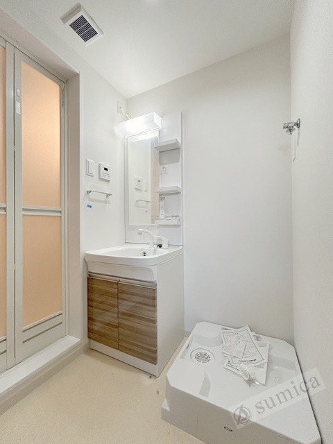 洗面設備　同施工の参考写真です