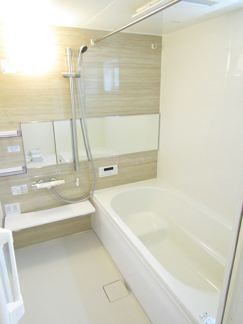 バス・シャワールーム　同施工会社