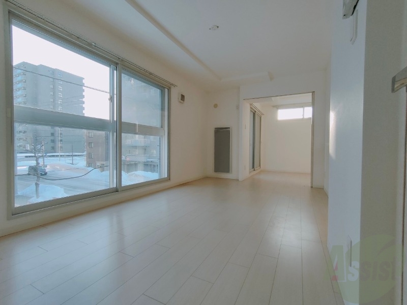 居室・リビング　明るいお部屋は気持ちよく過ごせそうですね。