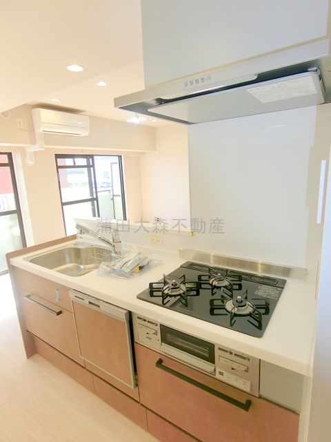 キッチン　グリルと食器洗浄機付きの３口ガスコンロカウンターキッチン