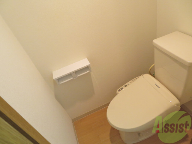 トイレ　トイレはこちらウォシュレット付きですよー。