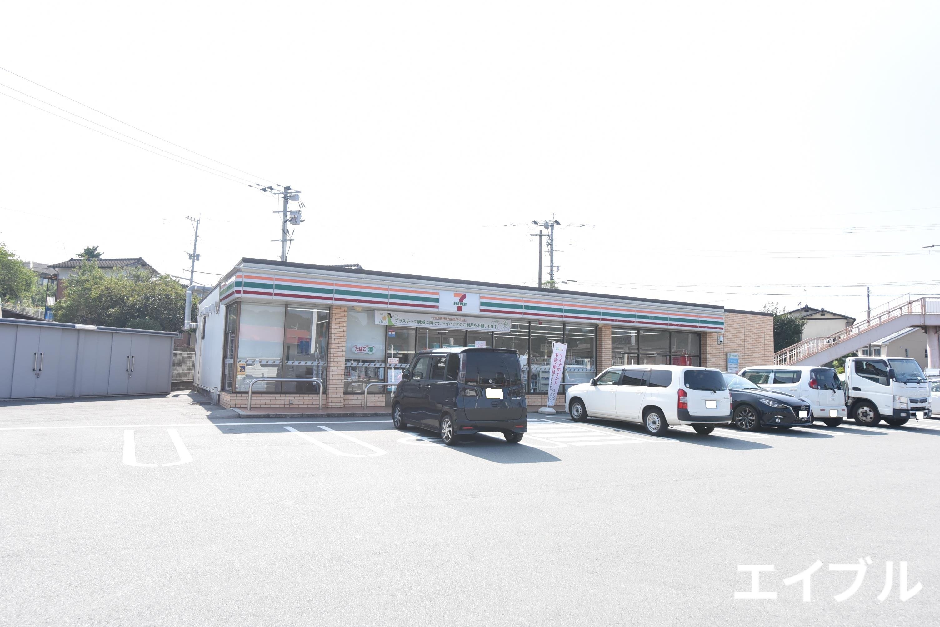 コンビニ　セブンイレブン久留米二軒茶屋店（コンビニ）まで713m