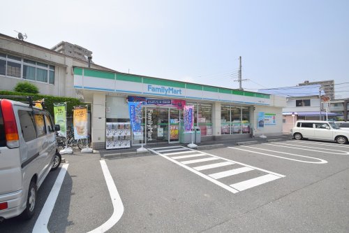コンビニ　ファミリーマート 菊水通二丁目店（コンビニ）まで98m