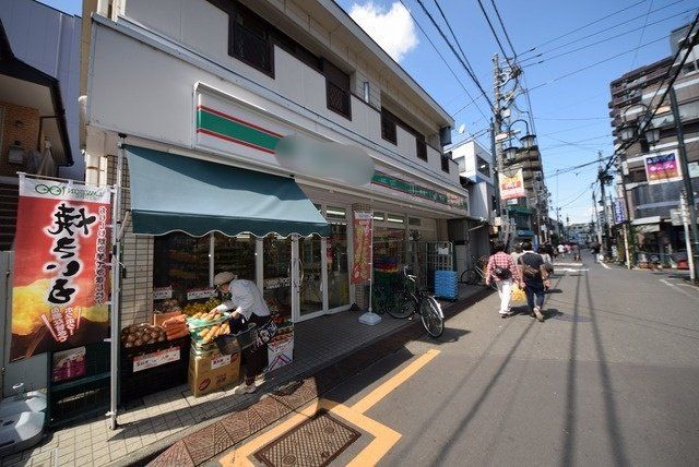 コンビニ　コンビニ（コンビニ）まで130m