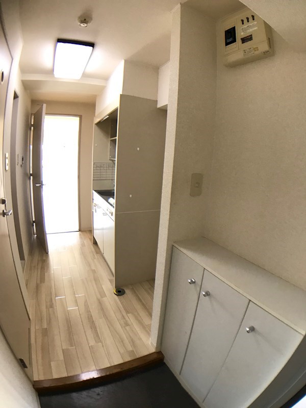 玄関　※別部屋参考写真