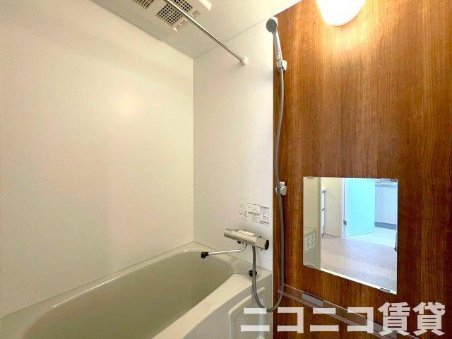 バス・シャワールーム　別号室タイプの為、現状を優先致します。