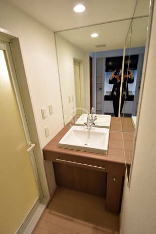 洗面設備　KDX堺筋本町レジデンス　独立洗面化粧台