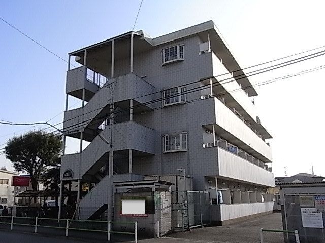 建物外観　☆買い物も便利な立地☆