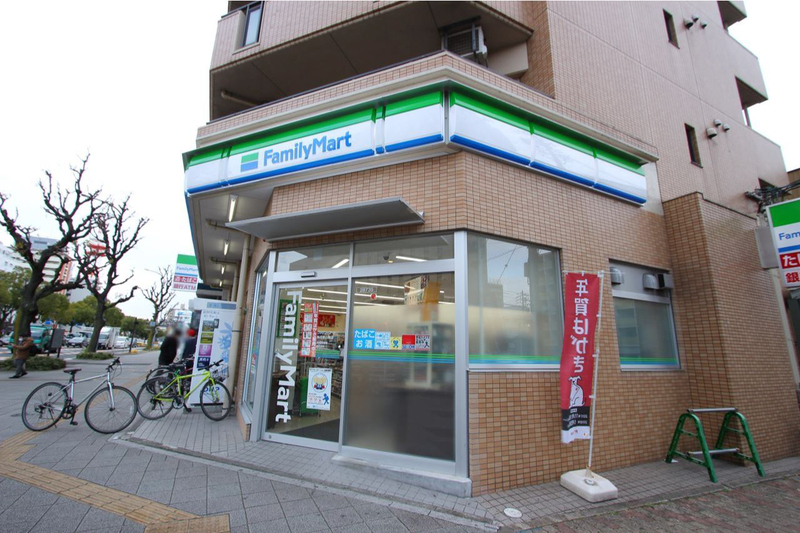 コンビニ　ファミリーマート 金山南店（コンビニ）まで49m
