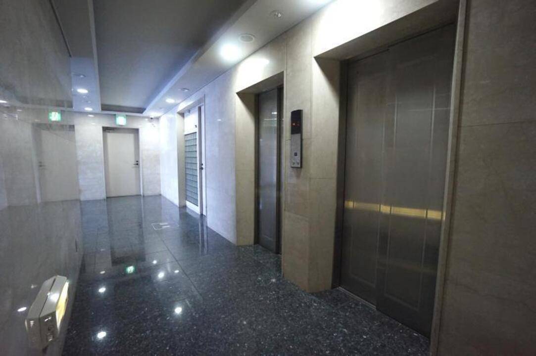 エントランス　エレベーター