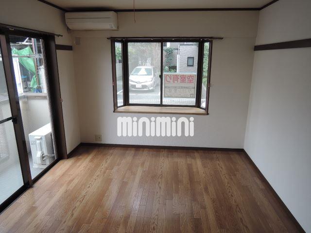 居室・リビング　別角度からの洋室の風景です