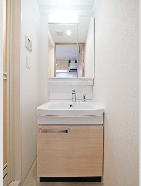 洗面設備　同シリーズの内装写真となります