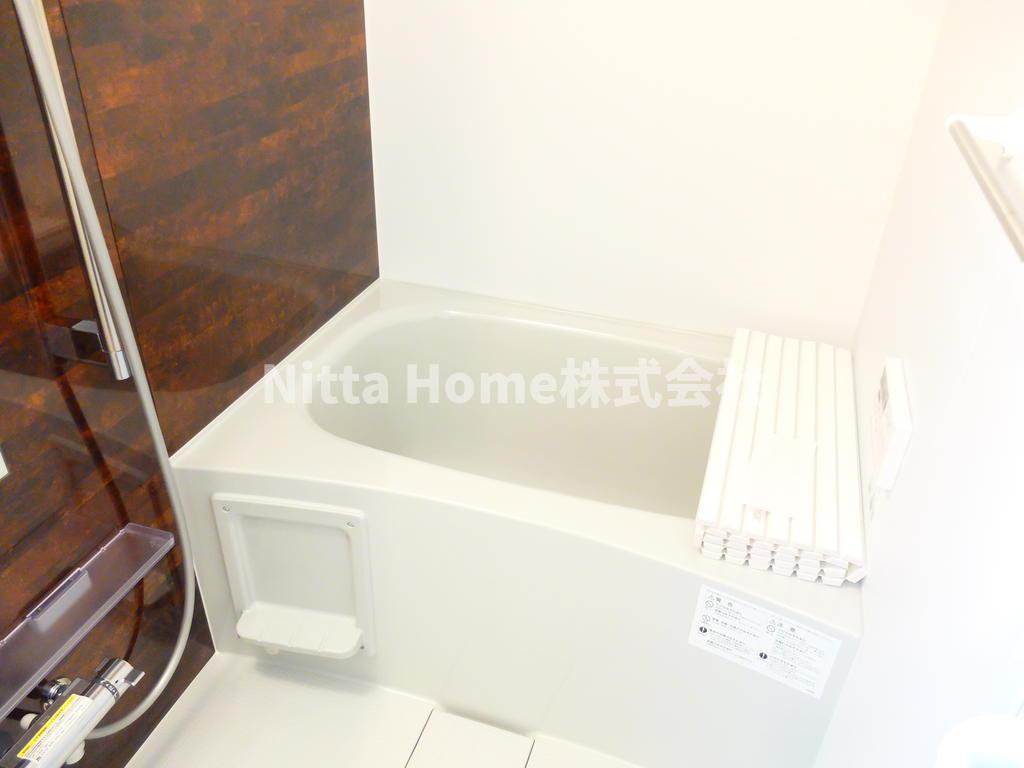 バス・シャワールーム　浴室乾燥機・追い焚き機能付き♪