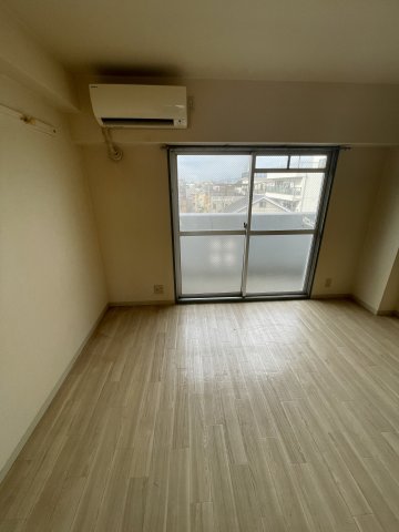 居室・リビング　(参考)同マンション同間取り他部屋の写真