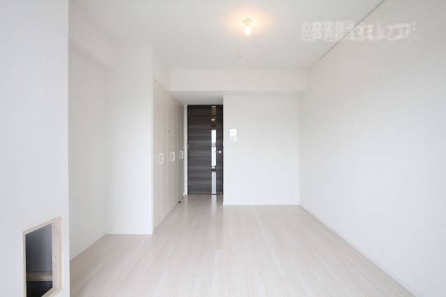 居室・リビング　白が綺麗な室内です。