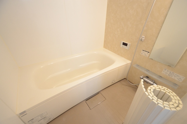 バス・シャワールーム　シンプルで機能的な浴室です♪