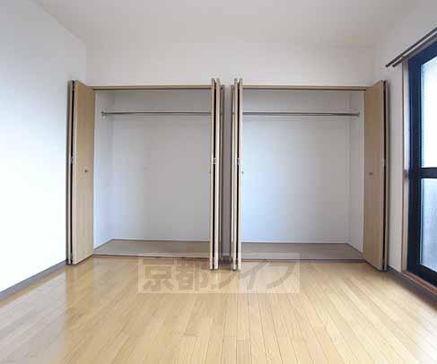 収納　壁一面大きな収納です。