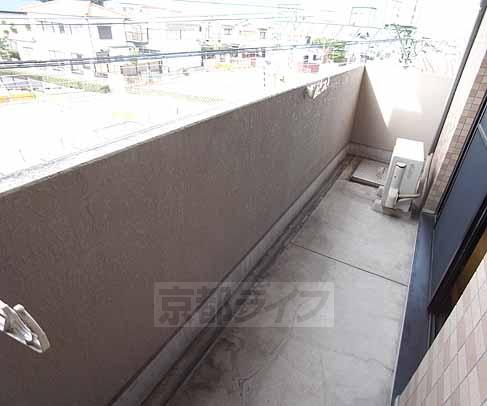 バルコニー　広々としたベランダです。