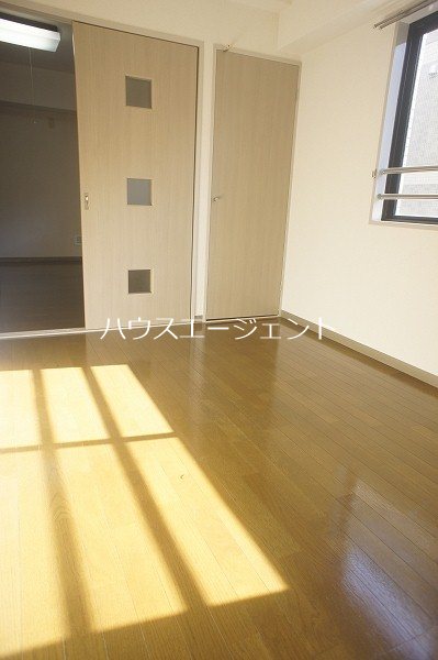 居室・リビング　2面採光で明るいです。※参考画像