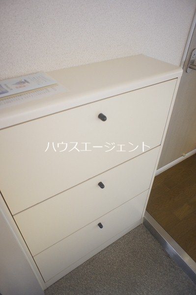 エントランス　シューズBOXございます。※参考画像